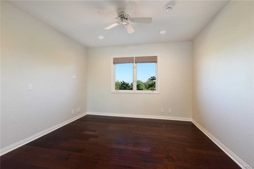 2101 Yacht Daphne - Photo 3 of 8