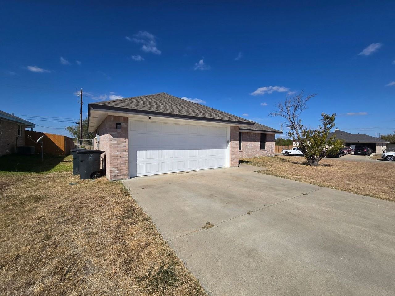 3201 Westwood Dr - Photo 2 of 25