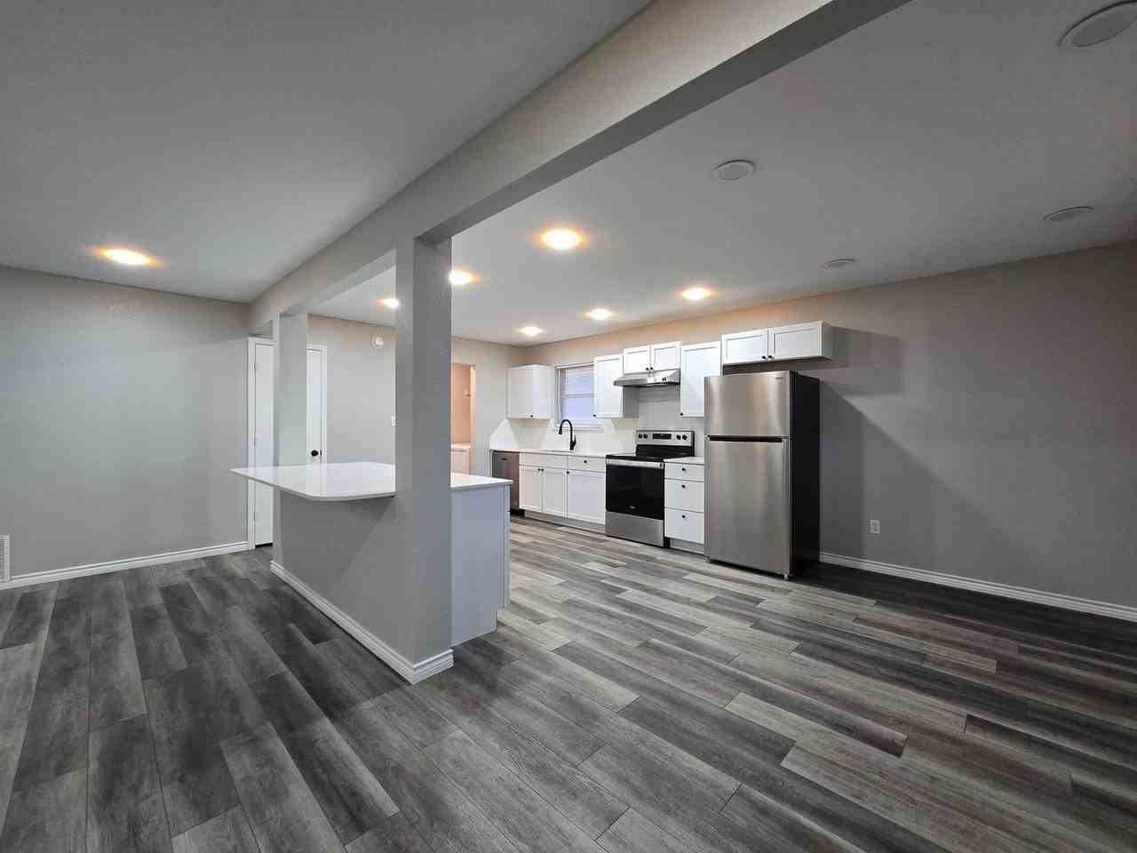 3201 Westwood Dr - Photo 3 of 25