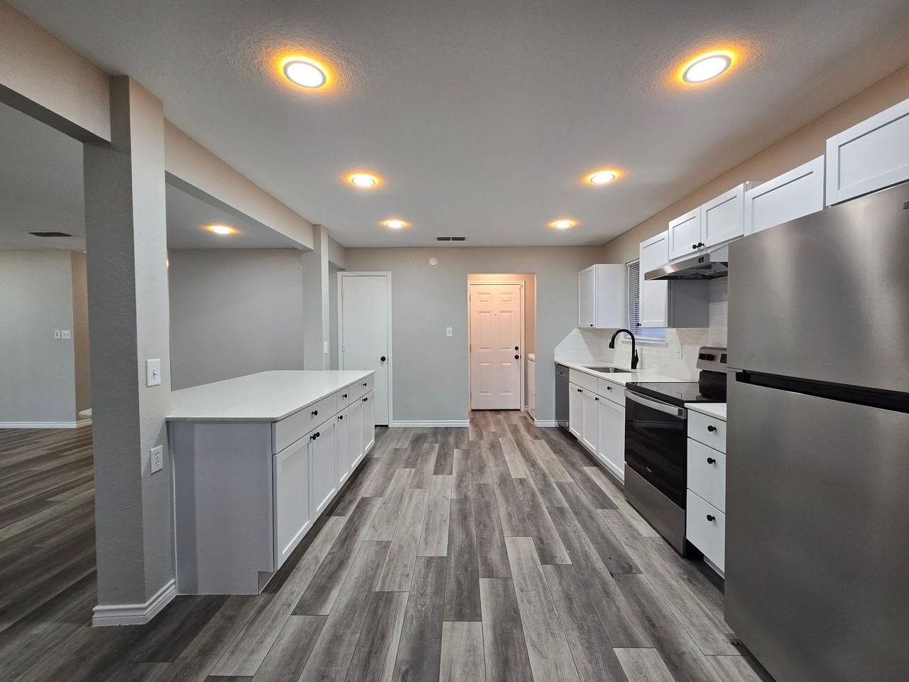 3201 Westwood Dr - Photo 4 of 25