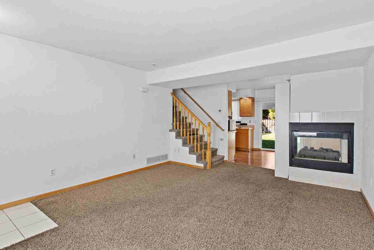 2016 Glenmoor Dr - Photo 7 of 32