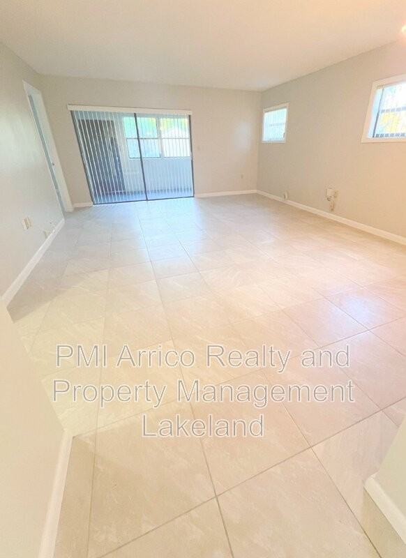 265 Fleetwood Ave - Photo 6 of 17