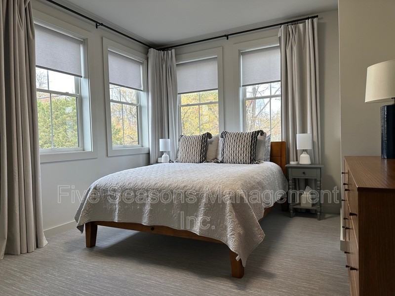 2916 Shelburne Rd - Photo 2 of 17