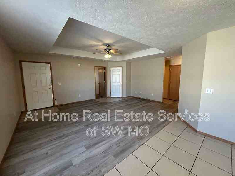 1211 N Northwood Ave - Photo 5 of 12
