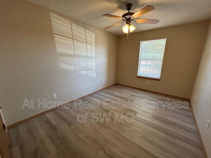 1211 N Northwood Ave - Photo 6 of 12