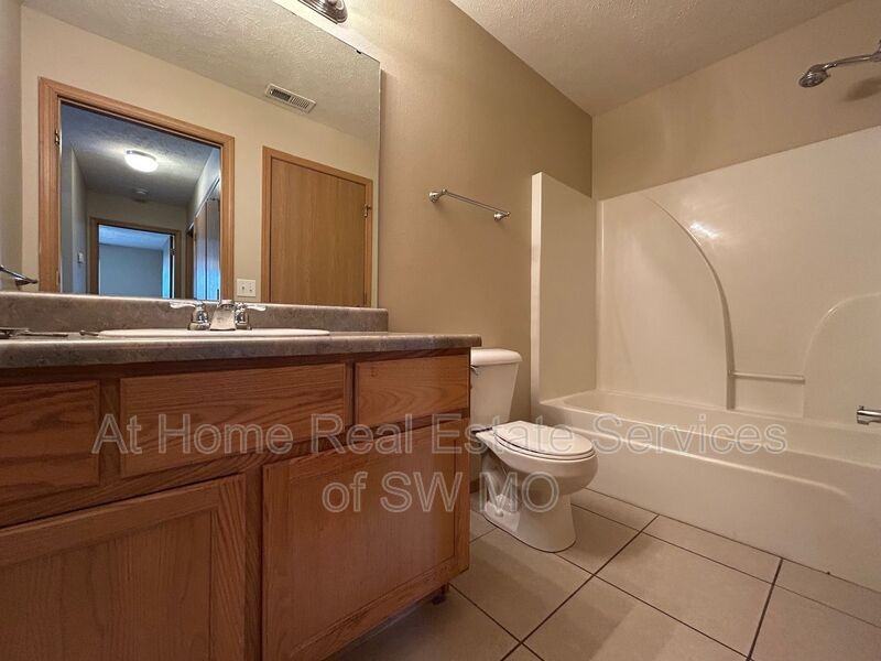 1211 N Northwood Ave - Photo 7 of 12