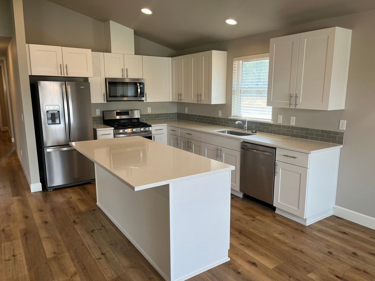 3497 Nw Birch Ave - Photo 4 of 15