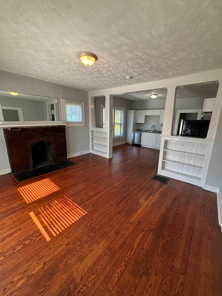 2529 E 5th Ave - Photo 2 of 17