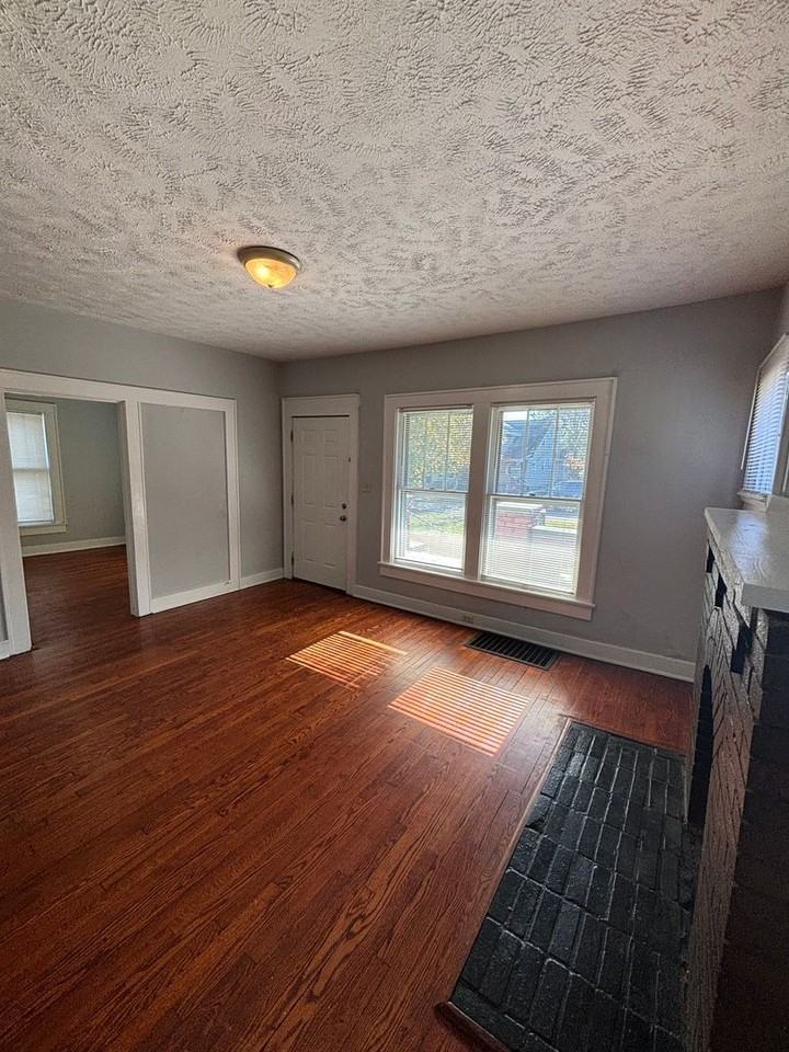2529 E 5th Ave - Photo 3 of 17
