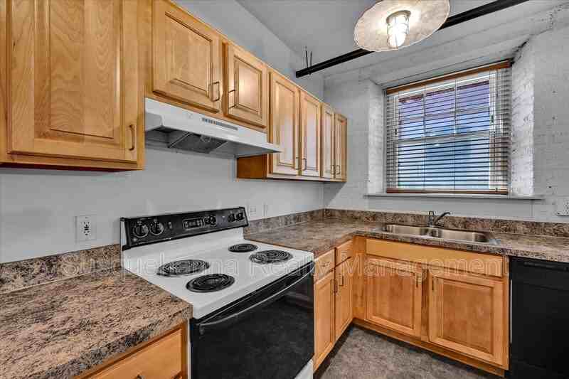 614 N Charlotte St #103 - Photo 3 of 20