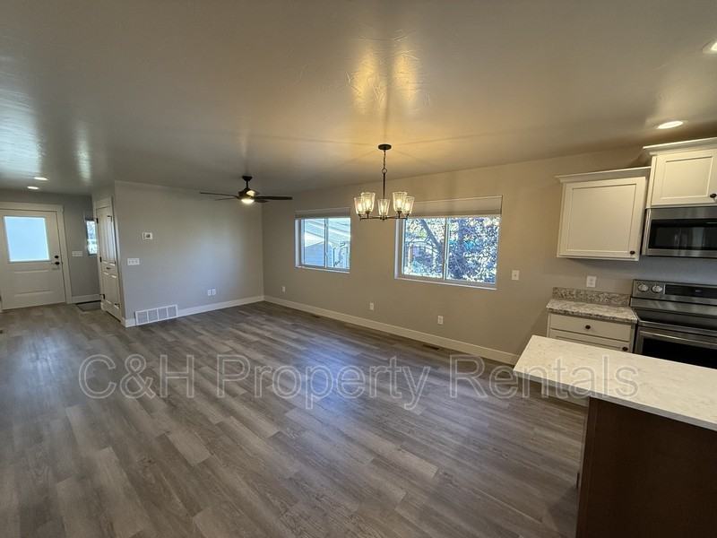 3330 Winchell Ln - Photo 6 of 23
