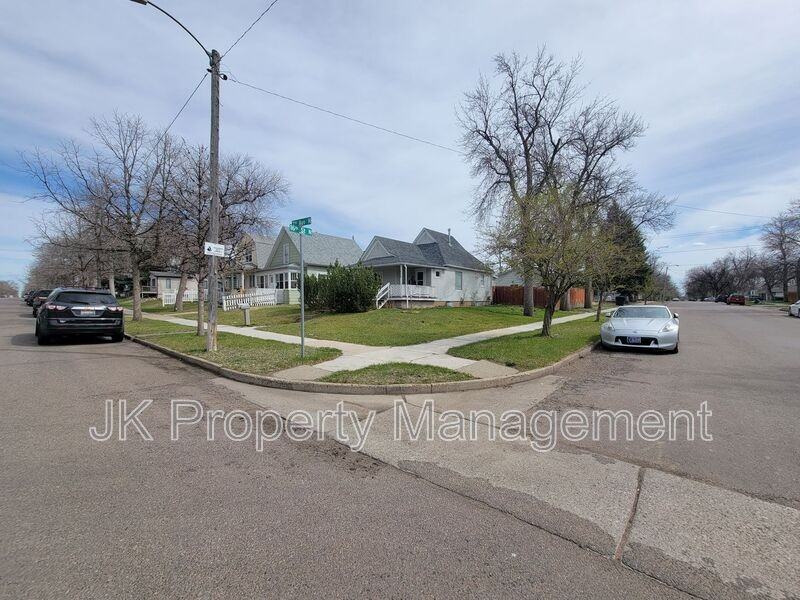 1600 7th Ave N - Photo 2 of 21