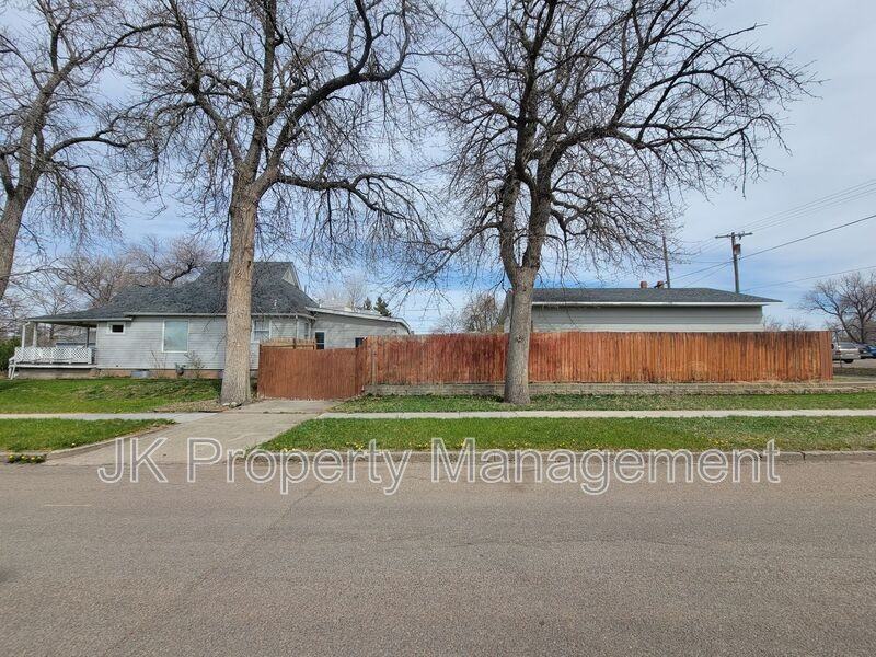 1600 7th Ave N - Photo 3 of 21