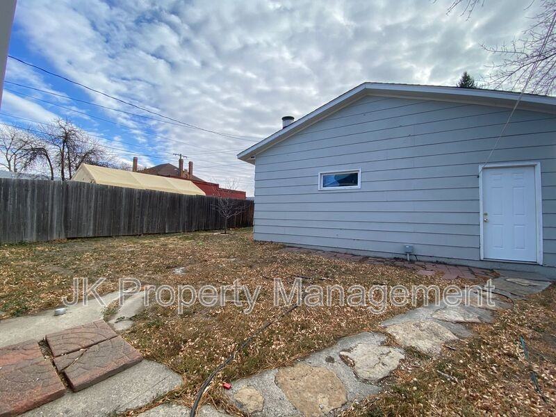 1600 7th Ave N - Photo 4 of 21