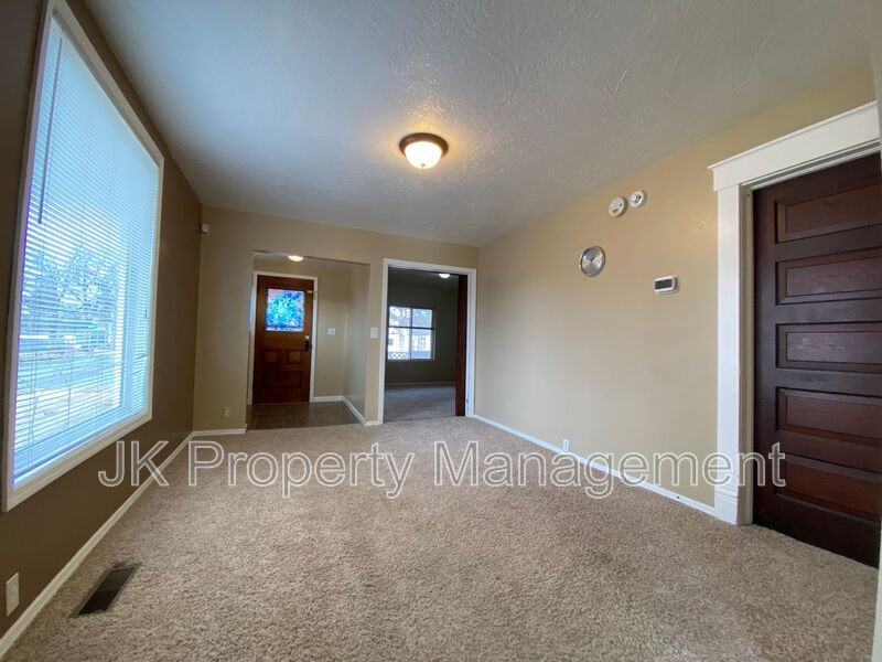 1600 7th Ave N - Photo 6 of 21