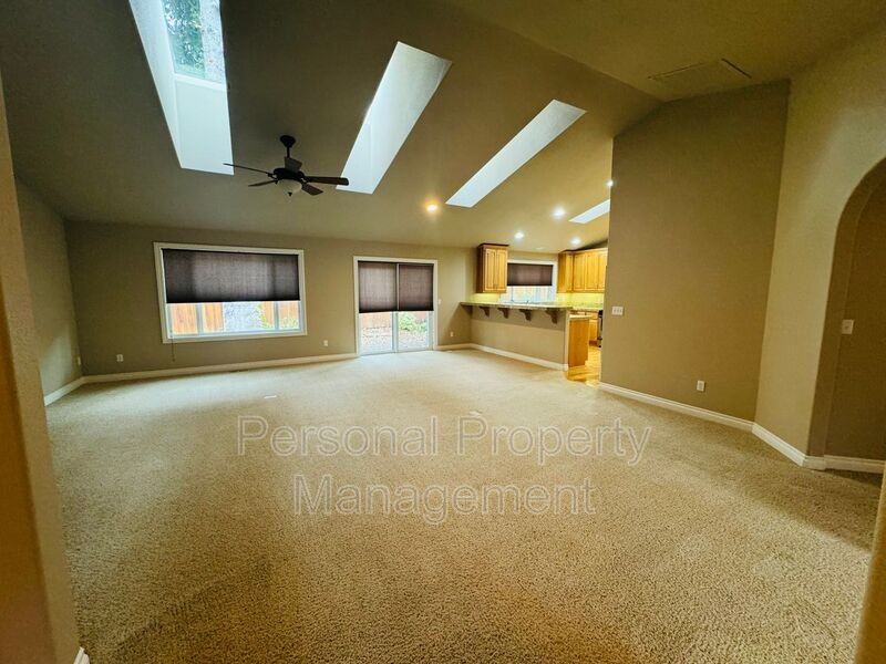 2936 Ne 88th Ct - Photo 2 of 25