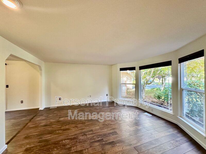 511 Nw 56th Cir - Photo 2 of 15