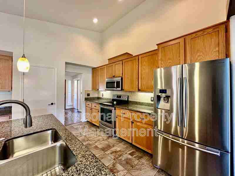 511 Nw 56th Cir - Photo 3 of 15