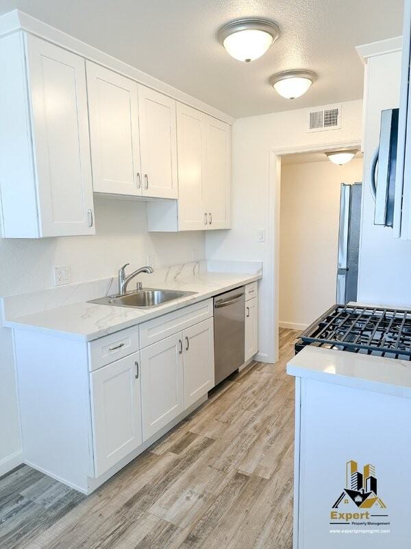 7145 Bacchini Ave - Photo 4 of 16