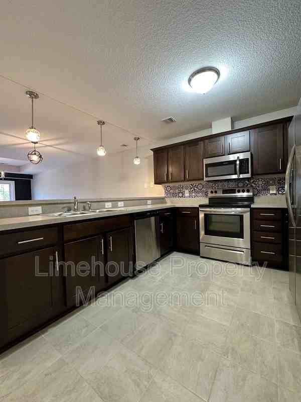 1016 Thoroughgood Way #305 - Photo 5 of 13