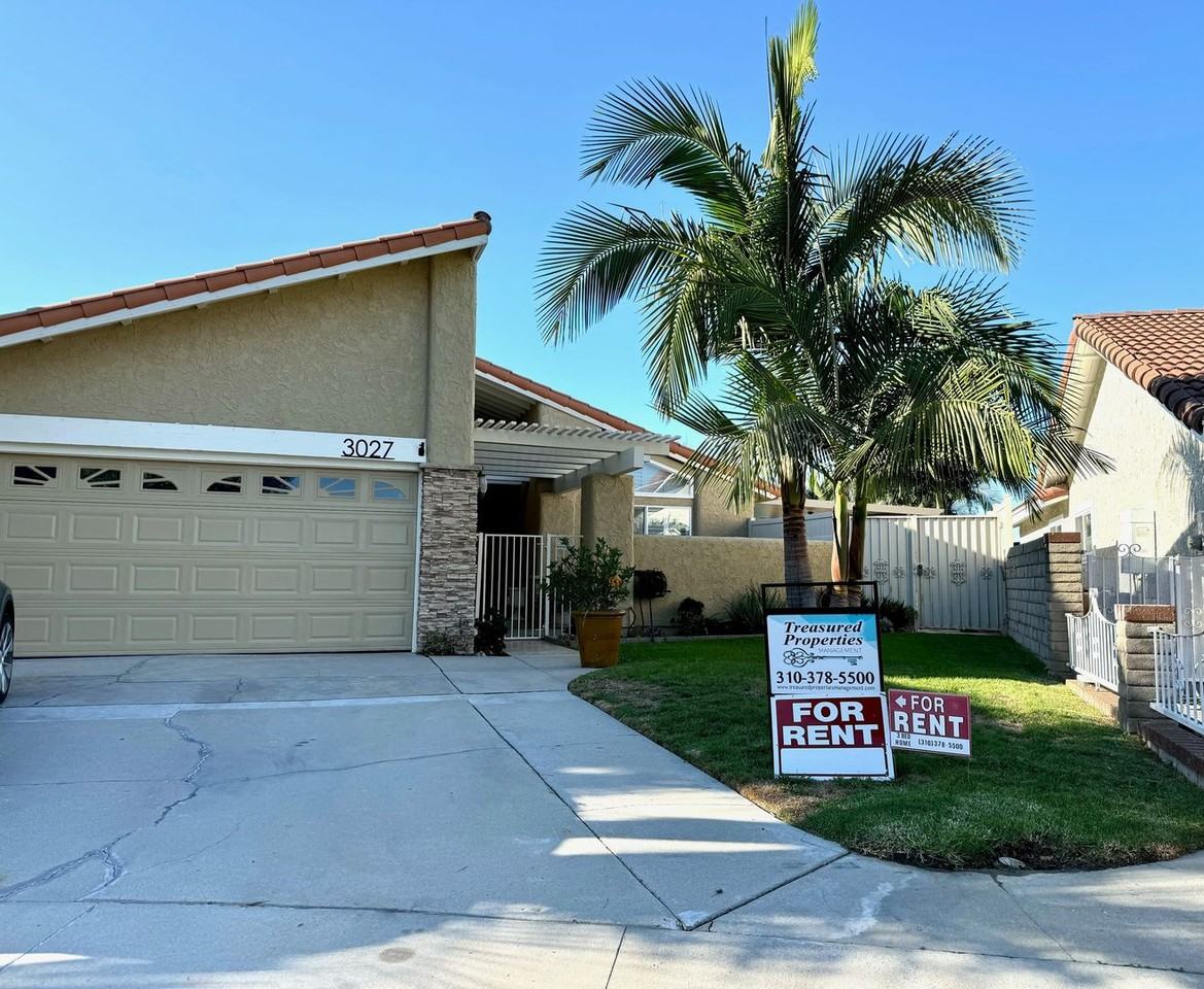 3027 Oakwood Ln - Photo 2 of 50