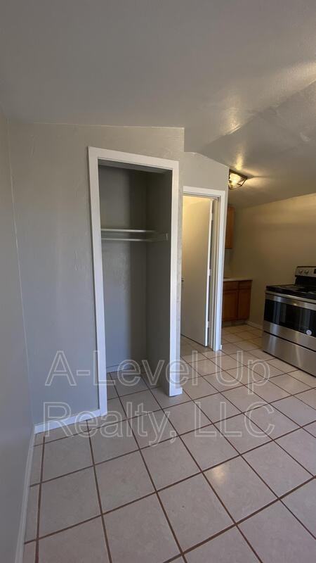 3909 S 14th Ave #3 - Photo 7 of 19