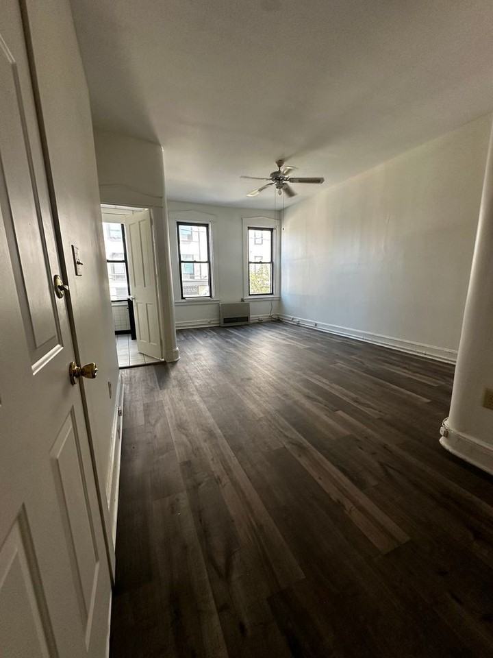 356 N Queen St - Photo 3 of 9
