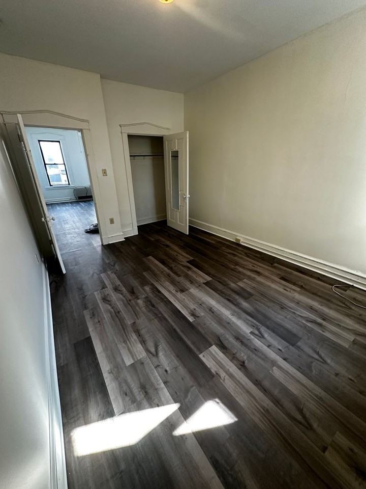 356 N Queen St - Photo 4 of 9
