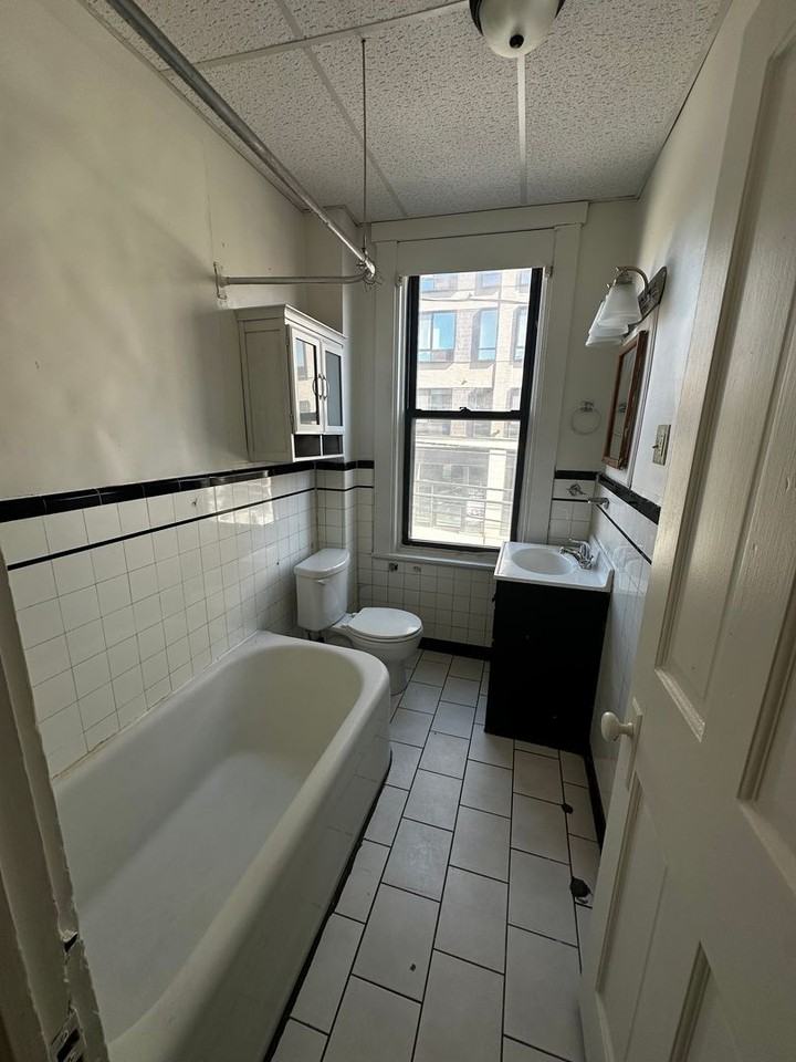 356 N Queen St - Photo 5 of 9