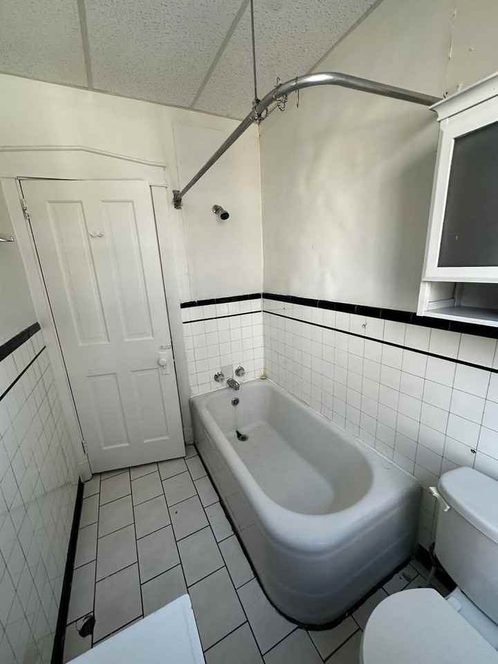 356 N Queen St - Photo 6 of 9