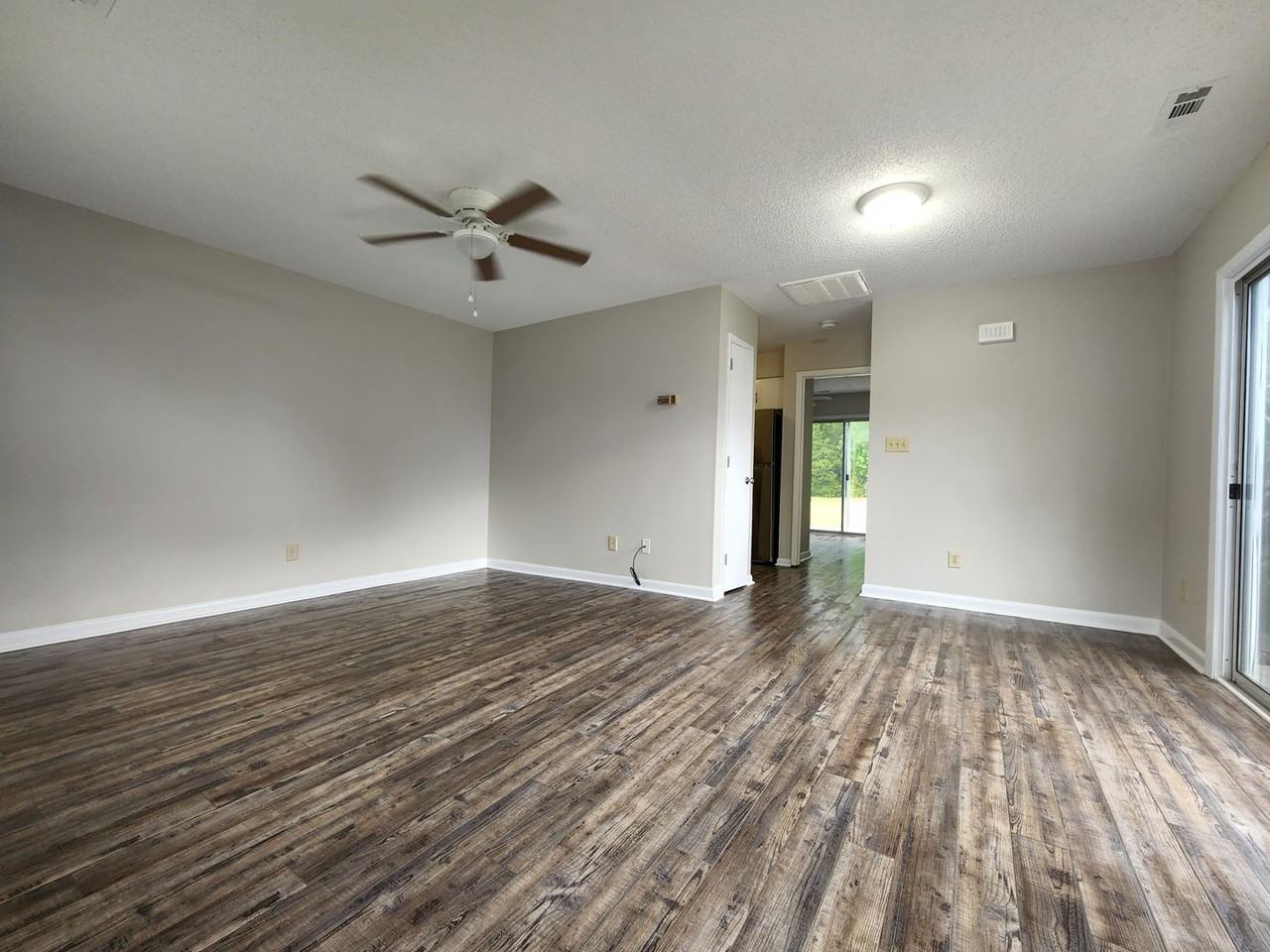 12 Portwest Townhouses #D - Photo 5 of 24