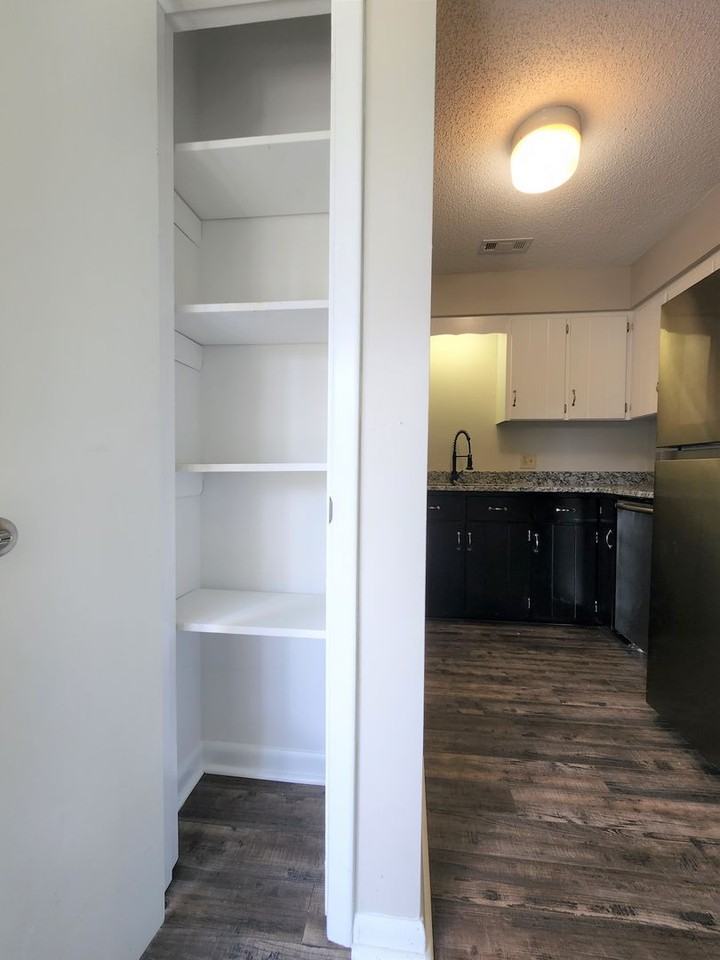 12 Portwest Townhouses #D - Photo 7 of 24