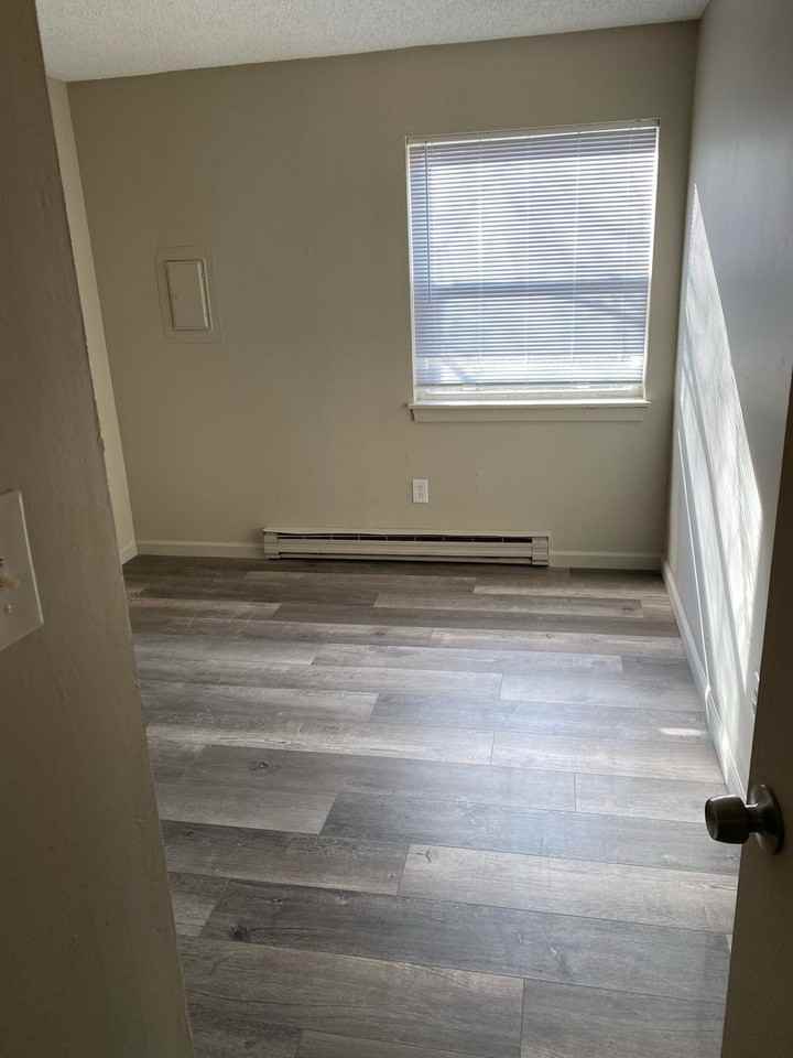 2915 Leeway Dr #D - Photo 4 of 9