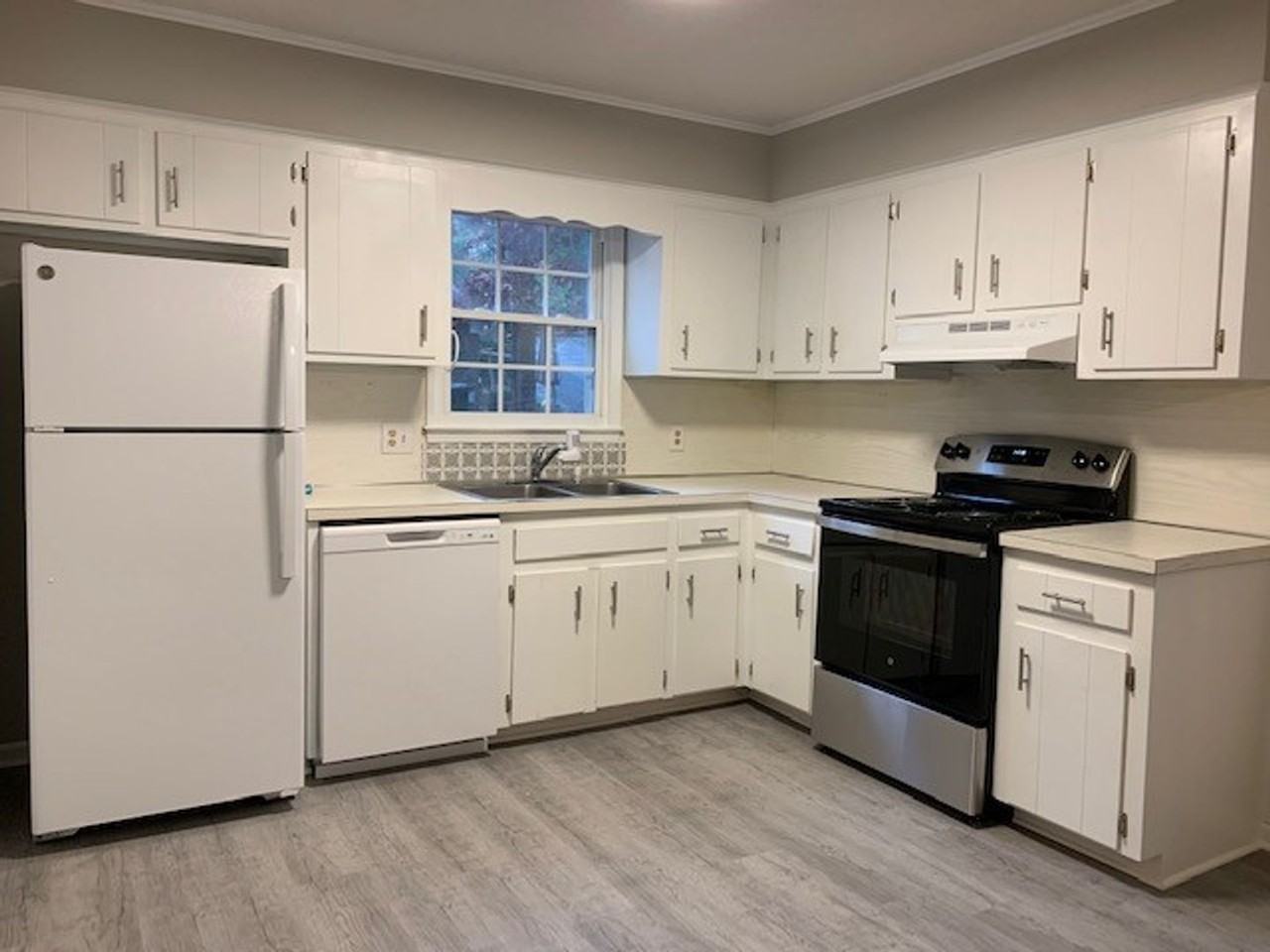 920 Jason Ct - Photo 2 of 9