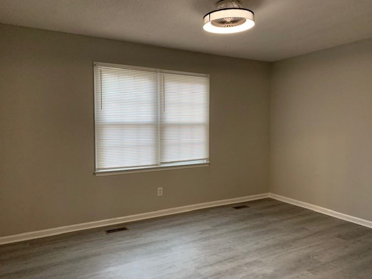 920 Jason Ct - Photo 7 of 9