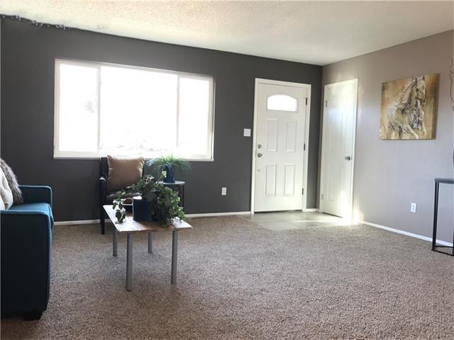 939 Hayden Dr - Photo 2 of 12