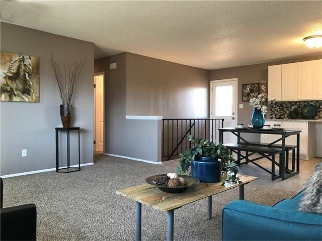 939 Hayden Dr - Photo 3 of 12