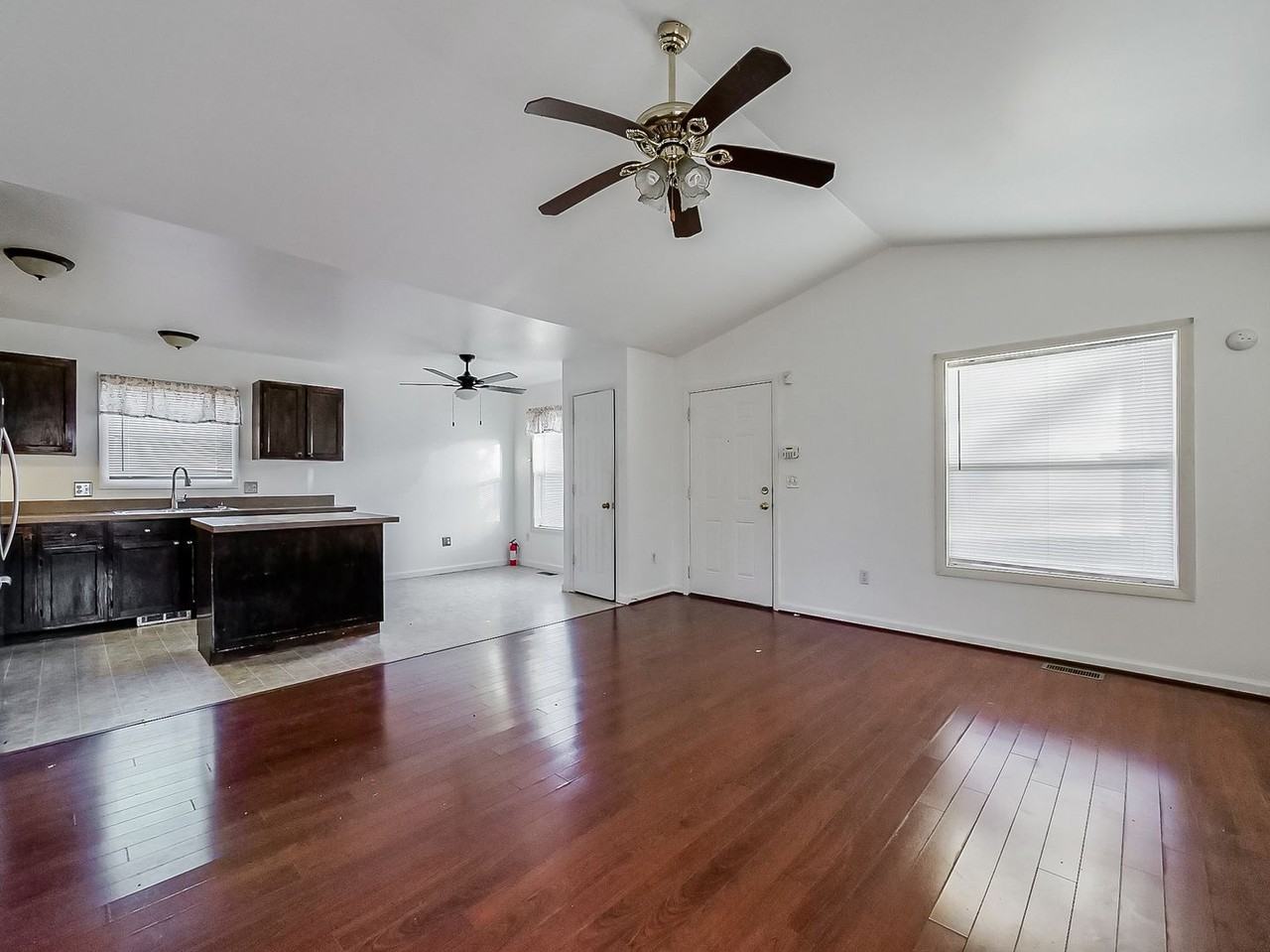 49 Oakhill St - Photo 2 of 26