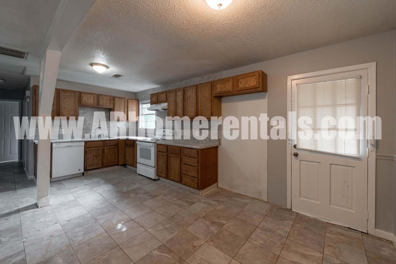 908 Greenlea Dr - Photo 3 of 10