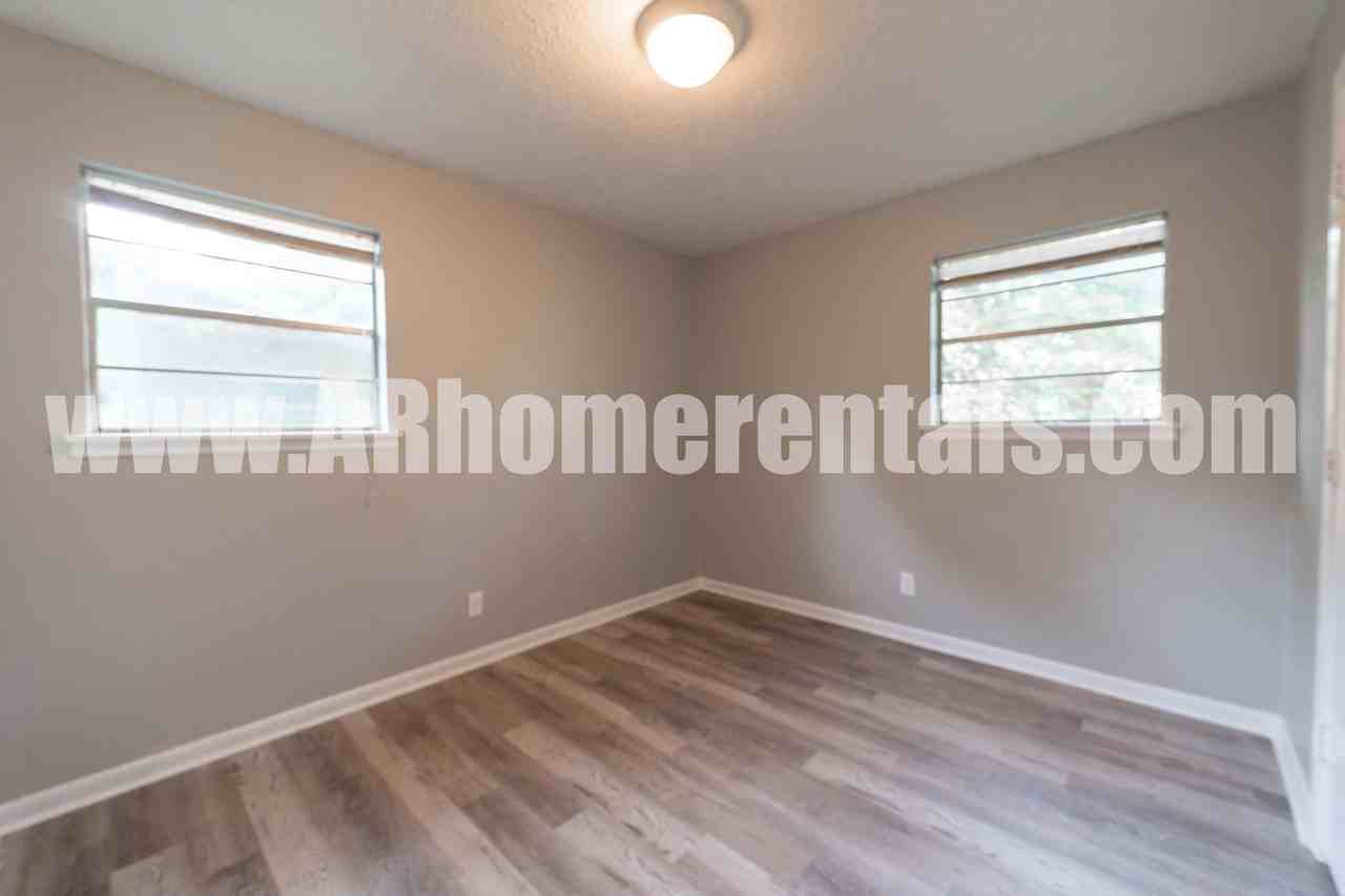 908 Greenlea Dr - Photo 5 of 10