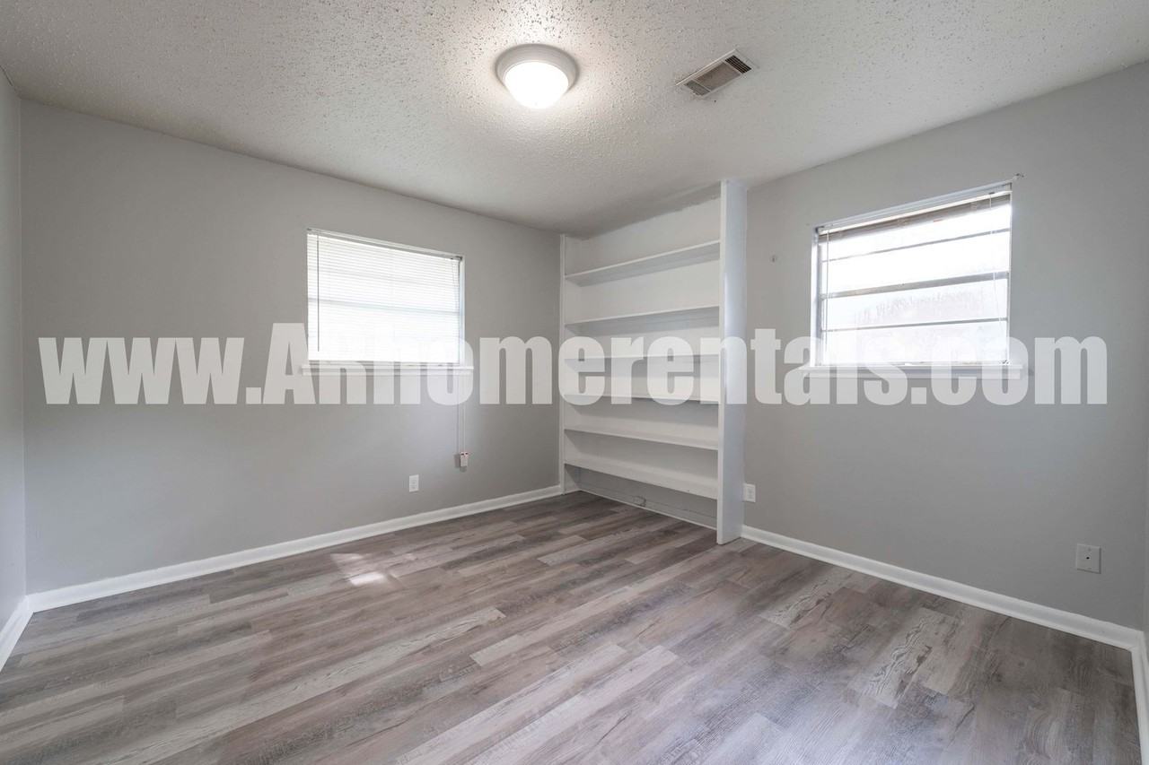 908 Greenlea Dr - Photo 6 of 10