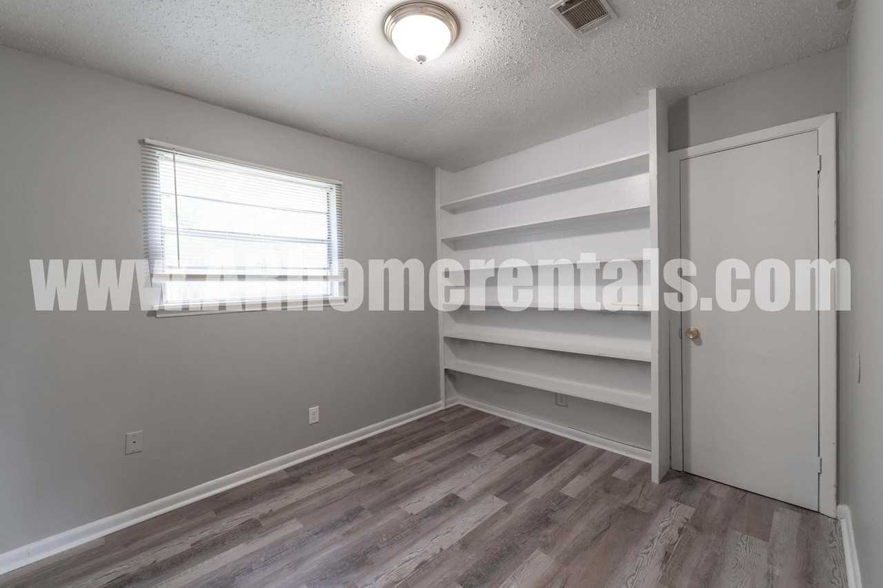 908 Greenlea Dr - Photo 7 of 10