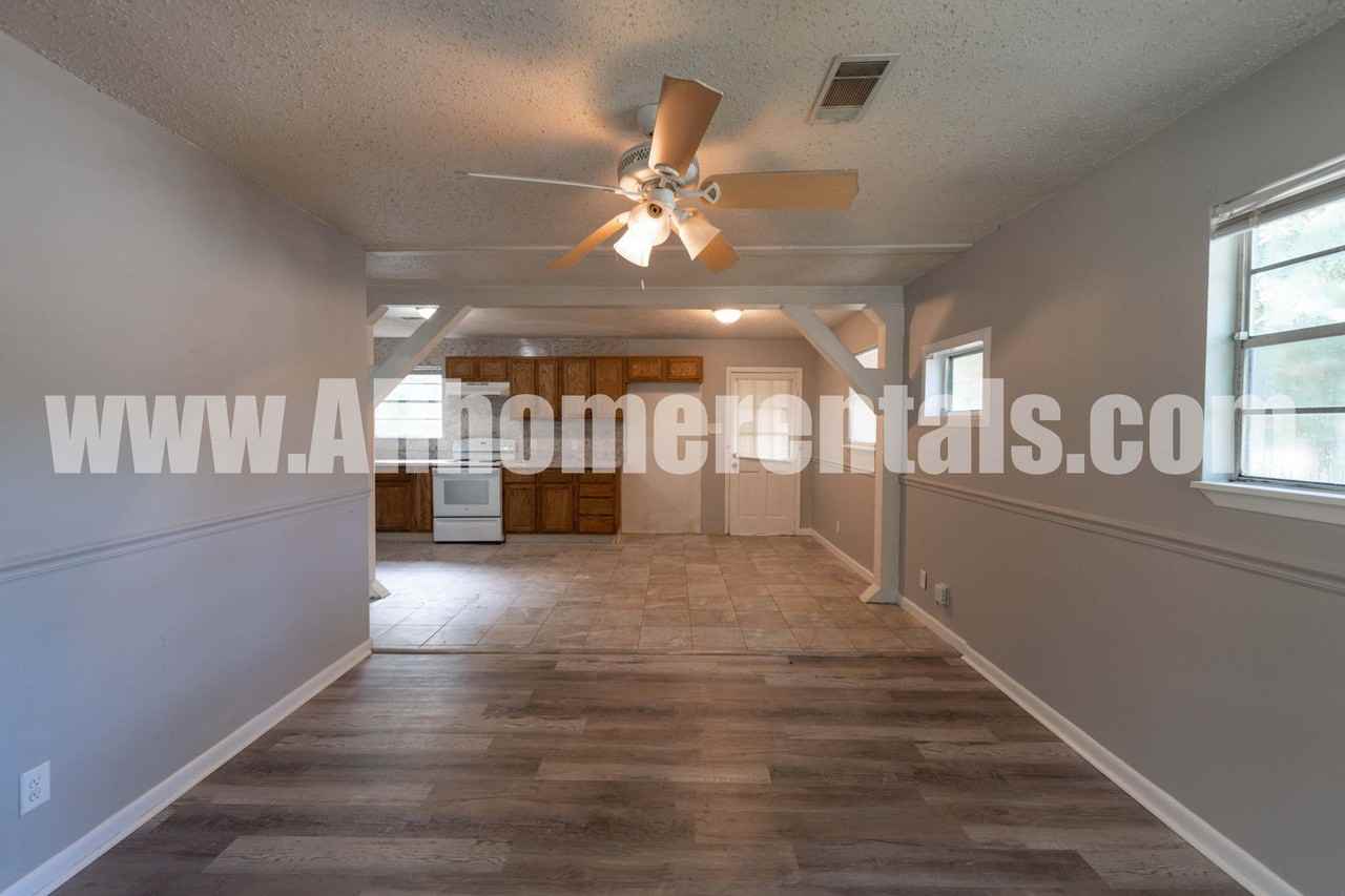 908 Greenlea Dr - Photo 2 of 10