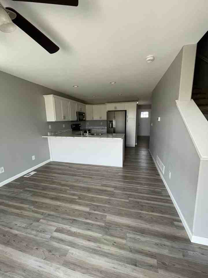 833 Grindstone Cir - Photo 2 of 11