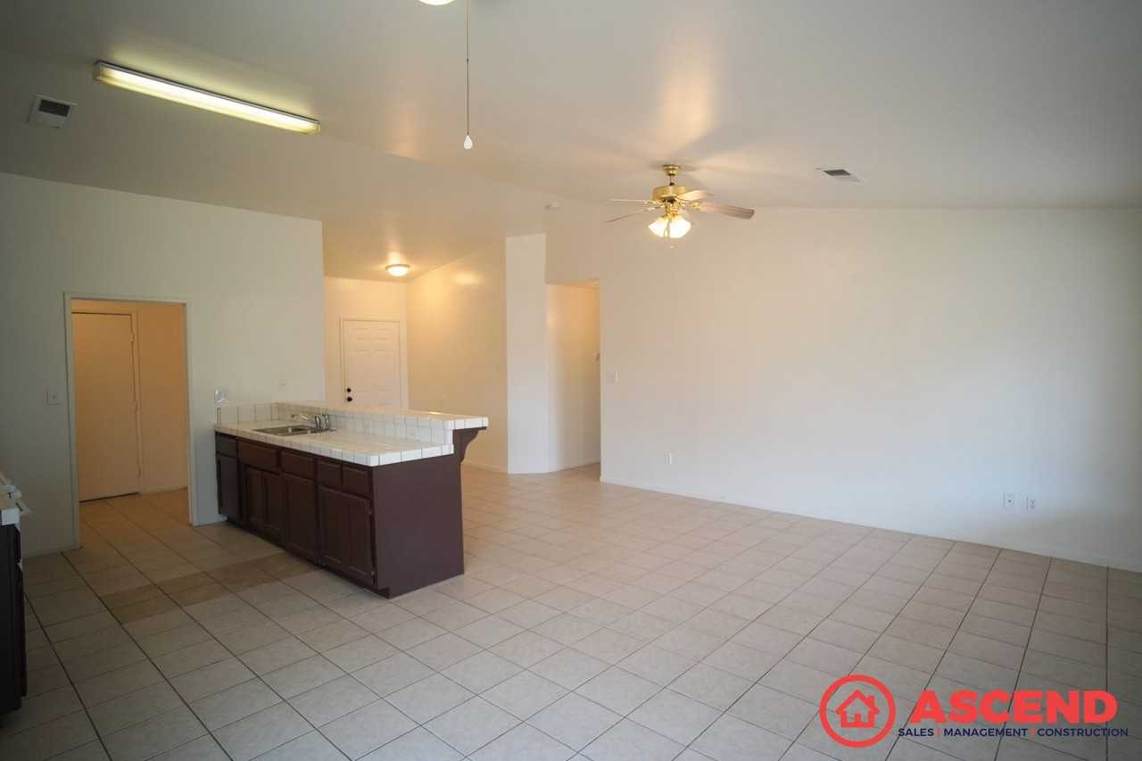 1011 Deer Ridge Dr - Photo 3 of 11