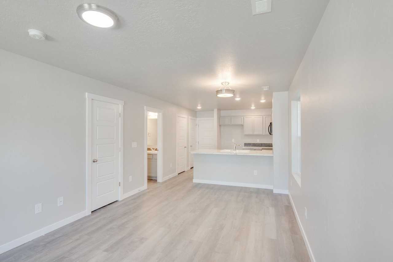 1676 S Sunseeker Ln - Photo 5 of 18