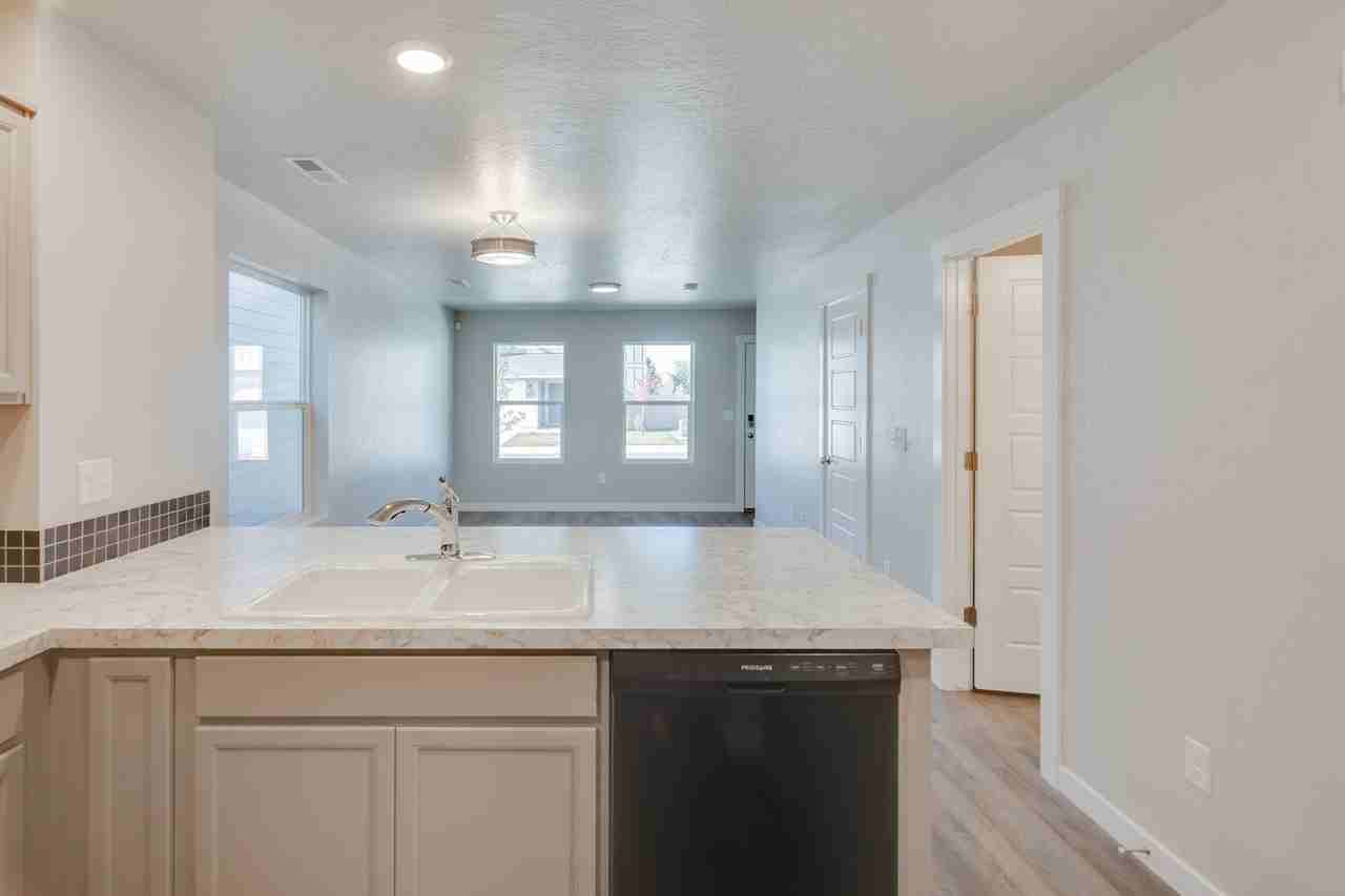 1676 S Sunseeker Ln - Photo 7 of 18