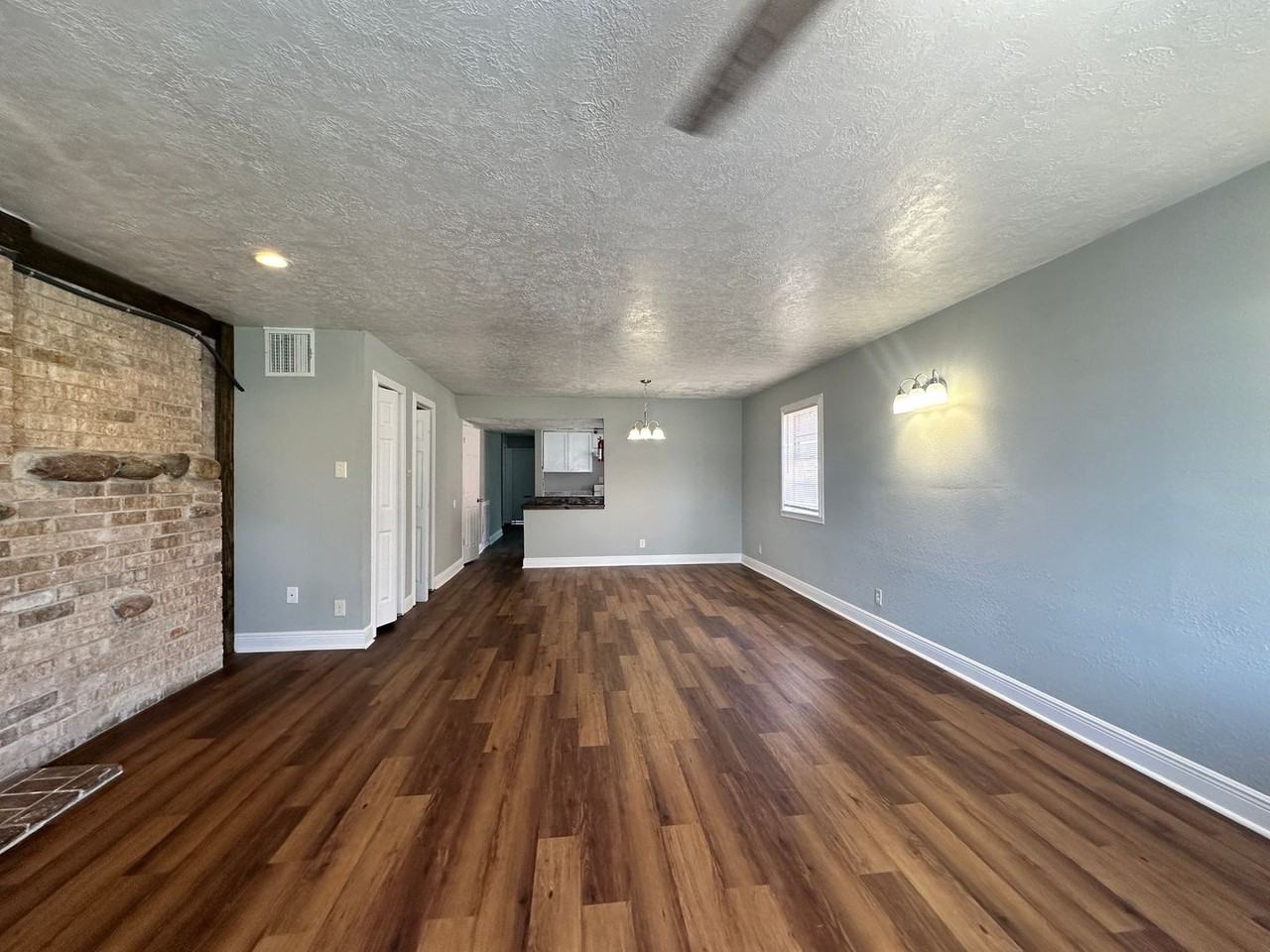 2517 Oak Park Blvd - Photo 3 of 11