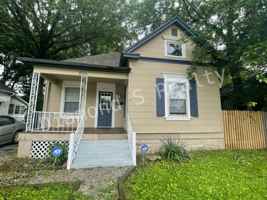 featured image of 930 W Harrison St
