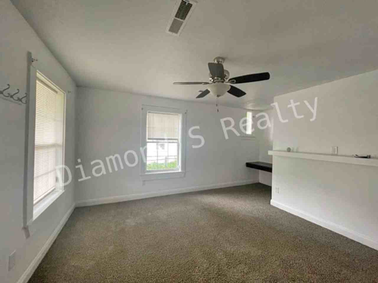 930 W Harrison St - Photo 2 of 14